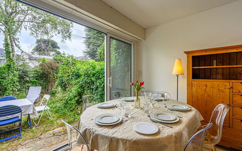 Carnac 191: Mobilia, Interior Design, Pavimentazione, Legna, Cucina & Sala Da Pranzo Tavolo, Tavolo, Sedia, Pavimento, Soffitto, Sala Da Pranzo