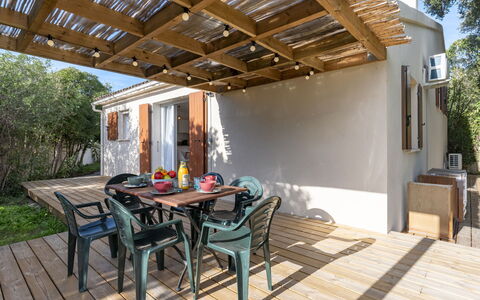 Turriccioli: Costruzione, Azzurro, Piscina, Cielo, Shade, Albero, Acqua, Rettangolo, Urban Design, Mobili Da Esterno