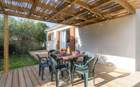 Turriccioli: Costruzione, Azzurro, Piscina, Cielo, Shade, Albero, Acqua, Rettangolo, Urban Design, Mobili Da Esterno