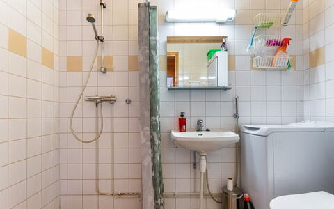 Urupää C 13: Bagno, Idraulico Fixture, Pavimentazione, Lavandino Del Bagno, Interior Design, Pavimento, Idraulico, Lavello, Gabinetto, Rubinetto