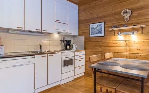 Urupää D 17: Legna, Pavimentazione, Pavimento, Pavimento In Legno, Interior Design, Soffitto, Color Legno, Latifoglie, Camera, Plank