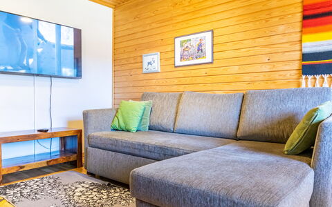 Soidinaukia a 3: Pavimentazione, Legna, Pavimento, Mobilia, Pavimento In Legno, Interior Design, Color Legno, Divano, Casa, Latifoglie