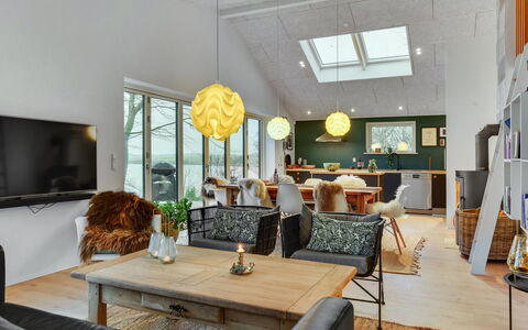 Lika - 25M to the Fjord: Zona Residenziale, Tetto, Sobborgo, Driveway, Estate, Camino