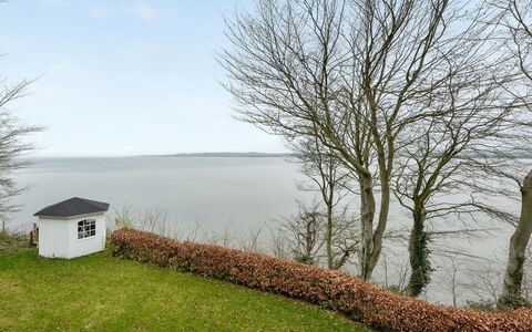 Lika - 25M to the Fjord: Zona Residenziale, Tetto, Sobborgo, Driveway, Estate, Camino