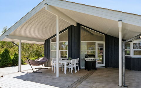 Harald - 300M from the Sea: Soffitto, Pavimentazione, Interior Design, Pavimento, Materiale Composito, Mobilia, Ricorrere, Hotel, Design, Illuminazione Diurna
