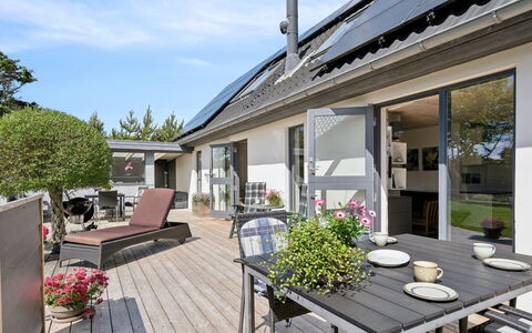 Alona - 90M from the Sea: Tetto, Casa, Porta, Villetta, Shade, Raccordo, Cortile, Estate, Backyard