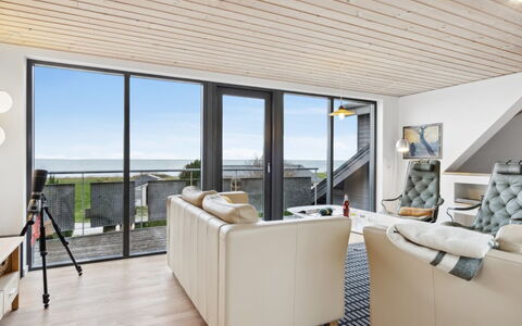 Alona - 90M from the Sea: Tetto, Casa, Porta, Villetta, Shade, Raccordo, Cortile, Estate, Backyard