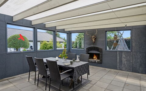 Alona - 90M from the Sea: Tetto, Casa, Porta, Villetta, Shade, Raccordo, Cortile, Estate, Backyard