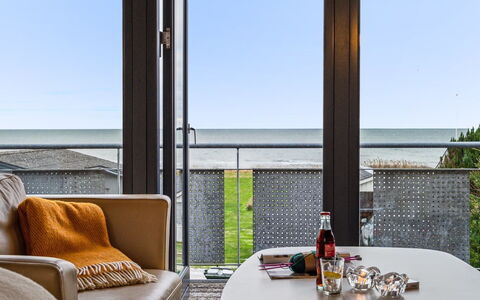 Alona - 90M from the Sea: Tetto, Casa, Porta, Villetta, Shade, Raccordo, Cortile, Estate, Backyard