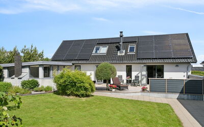 Alona - 90M from the Sea