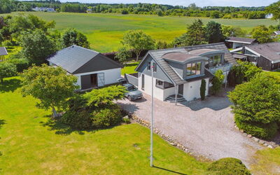 Alona - 90M from the Sea