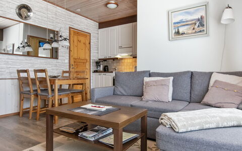 Siularinne B 8: Mobilia, Pavimentazione, Interior Design, Pavimento, Legna, Divano, Camera, Soggiorno, Pavimento In Legno, Soffitto