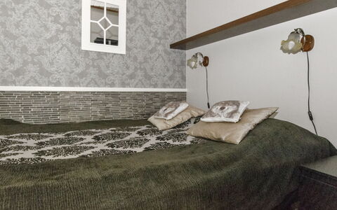 Siularinne B 8: Parete, Interior Design, Mobilia, Camera Da Letto, Pavimento, Legna, Letto, Pavimentazione, Tessile, Camera