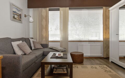 Siularinne B 8: Mobilia, Interior Design, Pavimento, Pavimentazione, Parete, Legna, Camera, Divano, Soffitto, Appartamento