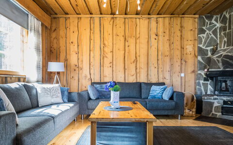 Soidinaukia a 11: Mobilia, Pavimentazione, Legna, Interior Design, Pavimento, Soffitto, Pavimento In Legno, Casa, Soggiorno, Illuminazione