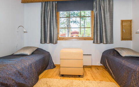 Soidinaukia a 11: Legna, Pavimentazione, Pavimento, Interior Design, Soffitto, Camera, Camera Da Letto, Appartamento, Letto, Color Legno