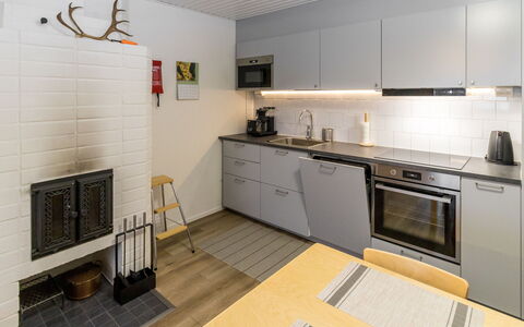 Teerenpesue e 36 Gaissa: Cucina, Elettrodomestico Da Cucina, Pavimentazione, Controsoffitto, Apparecchio Major, Interior Design, Legna, Mobilia, Pavimento, Cucina Stufa