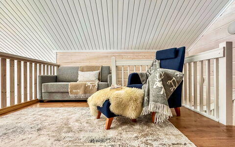 Kontiokota: Mobilia, Pavimentazione, Interior Design, Pavimento, Legna, Pavimento In Legno, Soffitto, Soggiorno, Divano, Camera