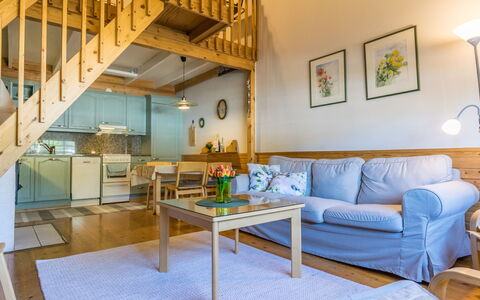 Teerenpesue G 60: Mobilia, Interior Design, Pavimentazione, Pavimento, Legna, Camera, Soffitto, Divano, Soggiorno, Appartamento