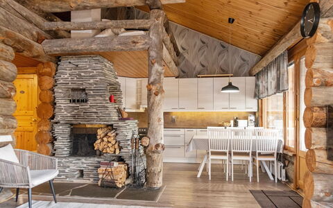 Sallanhelmi B1: Area Rurale, Hill Station, Villaggio, Catena Montuosa, Valle, Paesino Di Montagna, Alpi, Eco Hotel, Balcone, Hotel