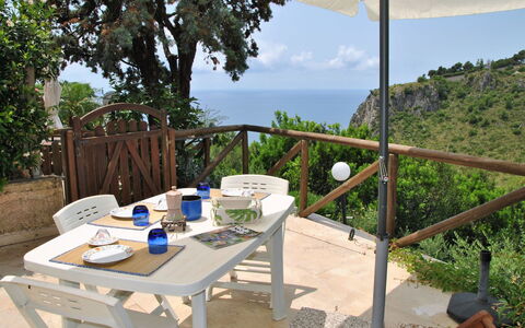 Ancoretta: Cielo, Proprietà, Tavolo, Tavola, Azzurro, Mobili Da Esterno, Interior Design, Architettura, Tavolo Esterno, Shade