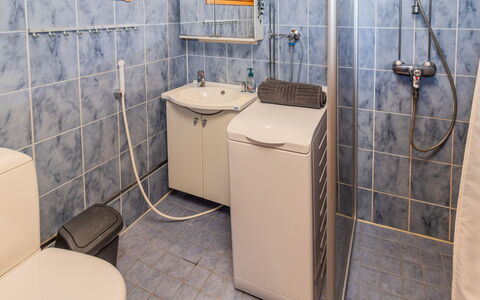 Ukko 14: Idraulico Fixture, Pavimentazione, Lavello, Pavimento, Lavandino Del Bagno, Bagno, Rubinetto, Idraulico, Gabinetto, Interior Design