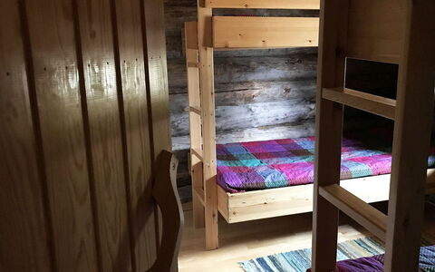 Kiilopalkinen: Letto A Castello, Legna, Pavimentazione, Pavimento, Camera Da Letto, Dormitorio, Letto, Ostello, Telaio Del Letto, Mobilia