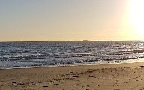 Grep - 800M from the Sea: Cielo, Spiaggia, Corpo D'Acqua, Orizzonte, Risorse Idriche, Ambiente Naturale, Costa, Riva, Mare
