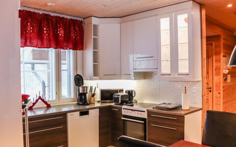 Lampitaival 6B: Mobilia, Interior Design, Pavimentazione, Pavimento, Tavolo, Soffitto, Cucina & Sala Da Pranzo Tavolo, Illuminazione, Sedia, Casa