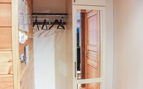 Lampitaival 6B: Mobilia, Interior Design, Pavimentazione, Pavimento, Tavolo, Soffitto, Cucina & Sala Da Pranzo Tavolo, Illuminazione, Sedia, Casa