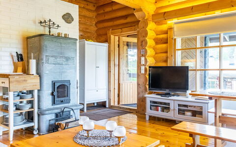 Inari 938: Mobilia, Interior Design, Pavimentazione, Pavimento, Tavolo, Soffitto, Cucina & Sala Da Pranzo Tavolo, Illuminazione, Sedia, Casa