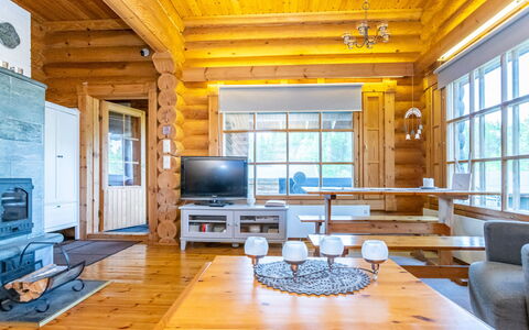 Inari 938: Mobilia, Interior Design, Pavimentazione, Pavimento, Tavolo, Soffitto, Cucina & Sala Da Pranzo Tavolo, Illuminazione, Sedia, Casa