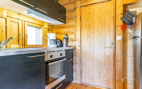 Inari 938: Mobilia, Interior Design, Pavimentazione, Pavimento, Tavolo, Soffitto, Cucina & Sala Da Pranzo Tavolo, Illuminazione, Sedia, Casa