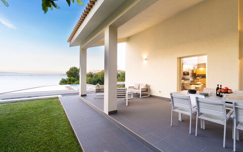 Villa Maddalena - Siracusa, Sicilia: Proprietà, Costruzione, Pianta, Interior Design, Cielo, Shade, Illuminazione, Architettura, Legna, Tavolo