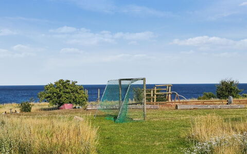 Elvira - 300M from the Sea: Legna, Tetto, Architettura, Casa, Casa, Villetta, Raccordo, Latifoglie, Pendenza, Estate