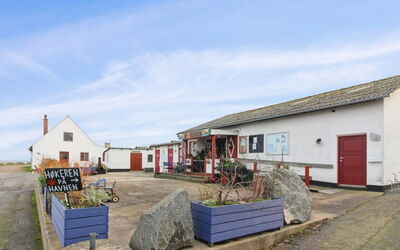 Elvira - 300M from the Sea
