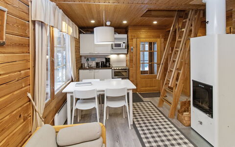 Ressipysäkki 1: Mobilia, Interior Design, Pavimentazione, Pavimento, Tavolo, Soffitto, Cucina & Sala Da Pranzo Tavolo, Illuminazione, Sedia, Casa