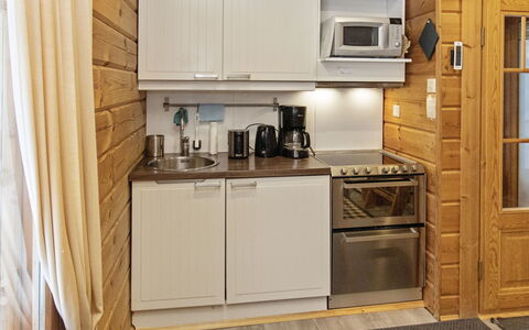 Ressipysäkki 1: Mobilia, Interior Design, Pavimentazione, Pavimento, Tavolo, Soffitto, Cucina & Sala Da Pranzo Tavolo, Illuminazione, Sedia, Casa