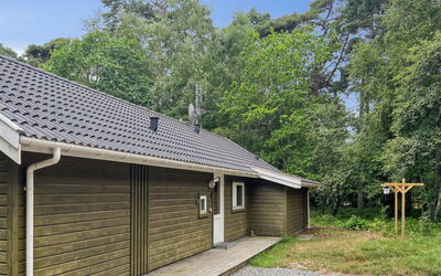 Ellynor - 600M from the Sea