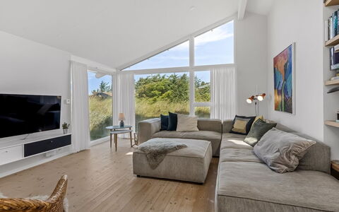 Annrike - 400M from the Sea: Divano, Interior Design, Mobilia, Soffitto, Soggiorno, Pavimentazione, Pavimento, Casa, Pavimento In Legno
