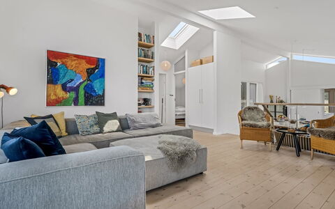 Annrike - 400M from the Sea: Mobilia, Interior Design, Pavimentazione, Pavimento, Divano, Parete, Pavimento In Legno, Legna, Soffitto, Soggiorno