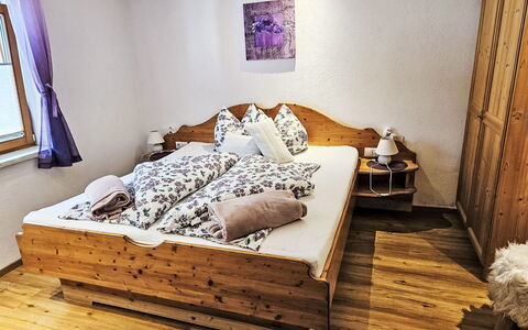 Finkenberg 900: Camera Da Letto, Letto, Lenzuolo, Bedding, Legna, Mobilia, Interior Design, Telaio Del Letto, Camera, Biancheria
