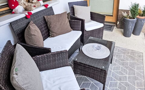 Finkenberg 900: Mobilia, Cuscino, Mobili Da Esterno, Sedia, Interior Design, Divano, Casa, Lancia Cuscino, Di Vimini, Soggiorno