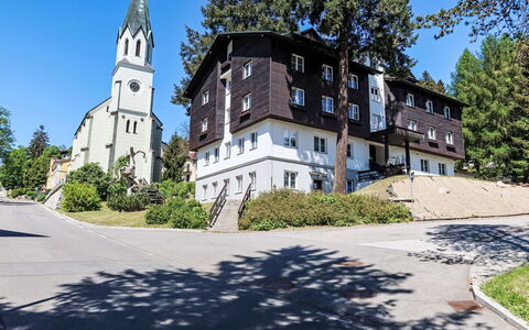Koreff: Albero, Zona Residenziale, Casa, Casa, Insediamento Umano, Estate, Villetta, Sobborgo, Larice, Finestra A Ghigliottina