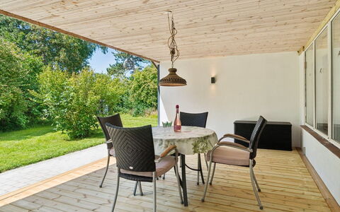 Geske - 3.2Km from the Sea: Legna, Tetto, Architettura, Casa, Casa, Villetta, Raccordo, Latifoglie, Pendenza, Estate