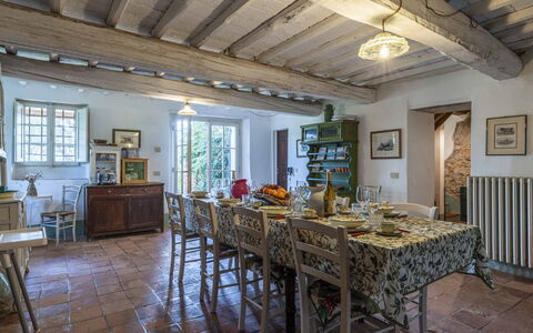 La Casa Dei Limoni, Camaiore, Pet Friendly, Wifi: Tavolo, Mobilia, Finestra, Legna, Costruzione, Cornice, Interior Design, Pavimento, Sedia, Immobiliare