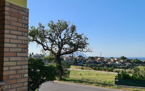 Il Colle Sul Mare Holiday Home: Cielo, Pianta, Costruzione, Manto Stradale, Albero, Vegetazione, Lotto, Erba, Quartiere, Zona Residenziale