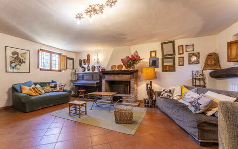 Casale Il Farro - Camaiore, Toscana: Cornice, Mobilia, Divano, Tavolo, Legna, Costruzione, Illuminazione, Pianta Della Casa, Interior Design, Comfort