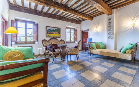 Casale Il Farro - Camaiore, Toscana: Mobilia, Verde, Divano, Interior Design, Legna, Costruzione, Illuminazione, Finestra, Soggiorno, Pavimento