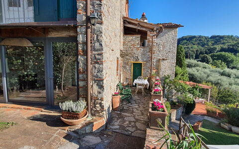 Borgo Bucatra Tramonto: Pianta, Proprietà, Costruzione, Vaso Di Fiori, Cielo, Finestra, Pianta Della Casa, Parete, Tempo Libero, Zona Residenziale